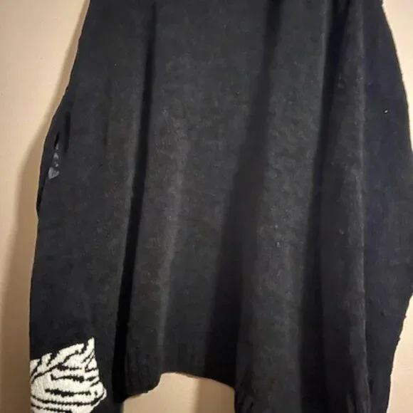 sweater - Picture 2 of 4